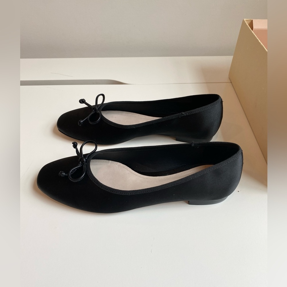 Porte & Paire Satin Ballet Flats in black size 6 NEW IN BOX